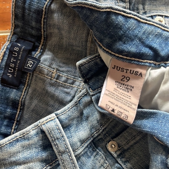 Size 29 Ripped Jean Shorts - Picture 6 of 6